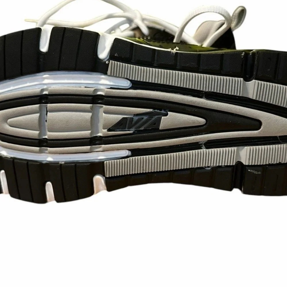 NWOT Avia Black and White Avi-Motion Archrocker Sneaker Sz 8